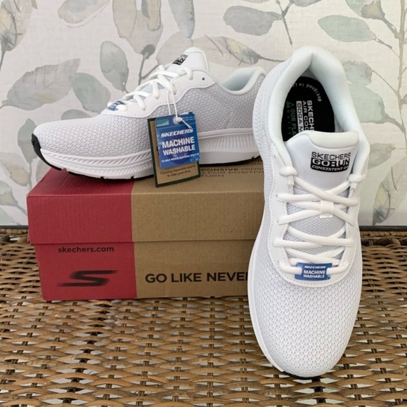 #01 Skechers GO RUN Consistent™ Engaged  2.0 White Tennis Shoes 9 Athletic NIB - Picture 2 of 7